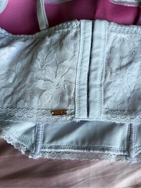 PINK Victoria's Secret White Lace Front-Closure Crop Bralette